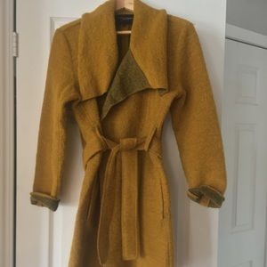 Yellow belted Lungo L’Arno spring or fall coat.